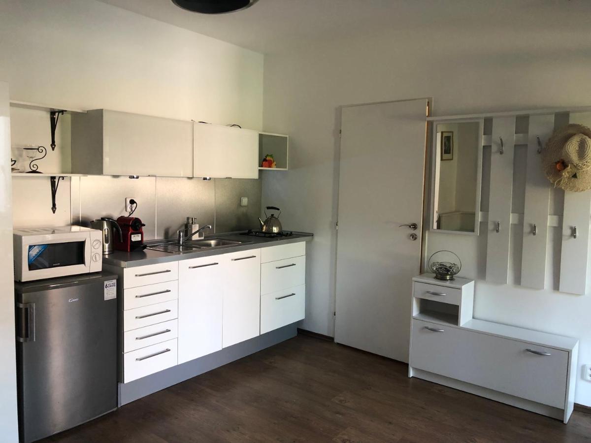 Apartman U Jezirka Velke Prilepy Exterior foto