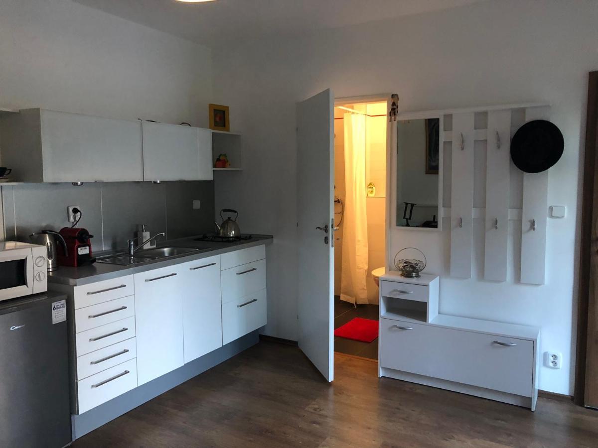 Apartman U Jezirka Velke Prilepy Exterior foto
